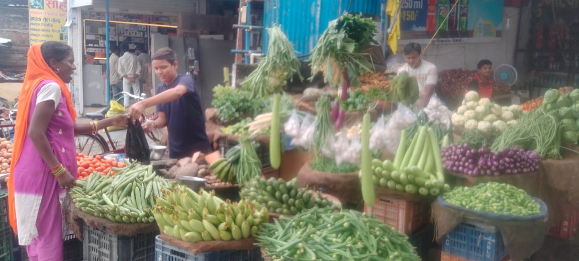 Siddharthnagar News: Rising food prices have increased people's budgets