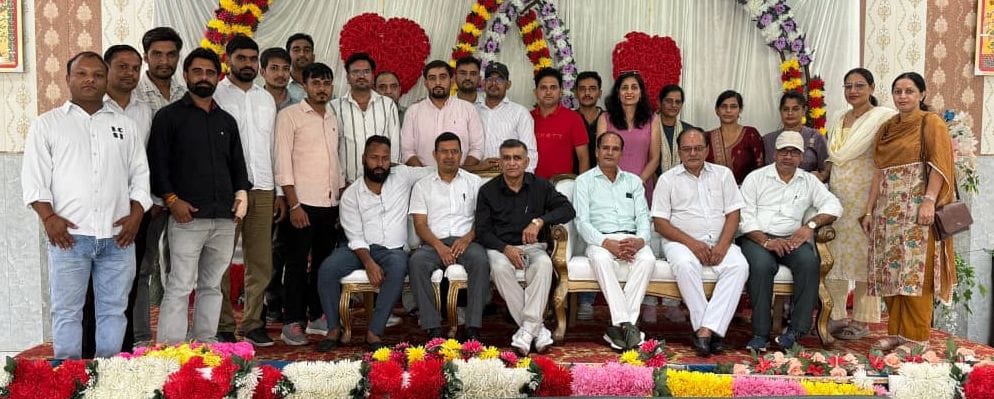 फोटो 07जेएनडी05-मेडिकल लैब टेक्नोलॉजिस्ट एवं तकनीकी अधिकारियों की बैठक में मौजूद सदस्य। स्रोत क