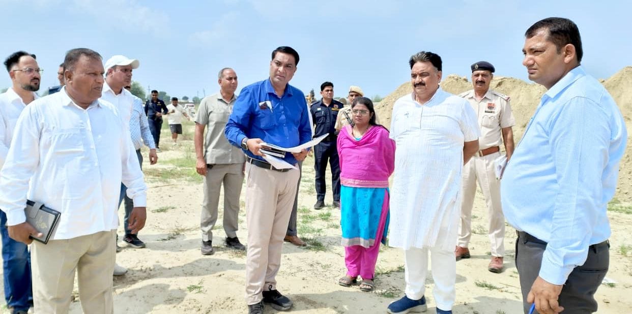 फोटो 07जेएनडी09-बड़ौदी में बन रहे जलघर का निरीक्षण करने पहुंचे डिप्टी स्पीकर डॉ. कृष्ण मिड्ढा। 
