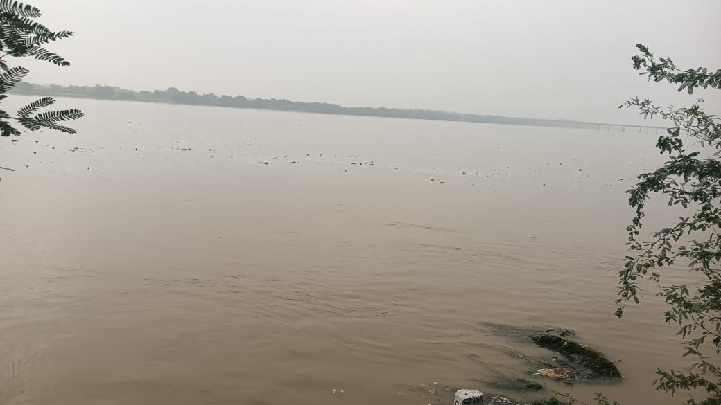 फोटो - 29 कालपी में यमुना का बढ़ता जलस्तर। संवाद