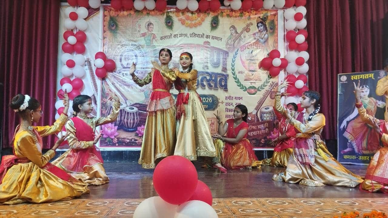 फोटो -8-कला उत्सव के नृत्य प्रतियोगिता में प्रदर्शन करते कलाकार। स्रोत - आयोजक