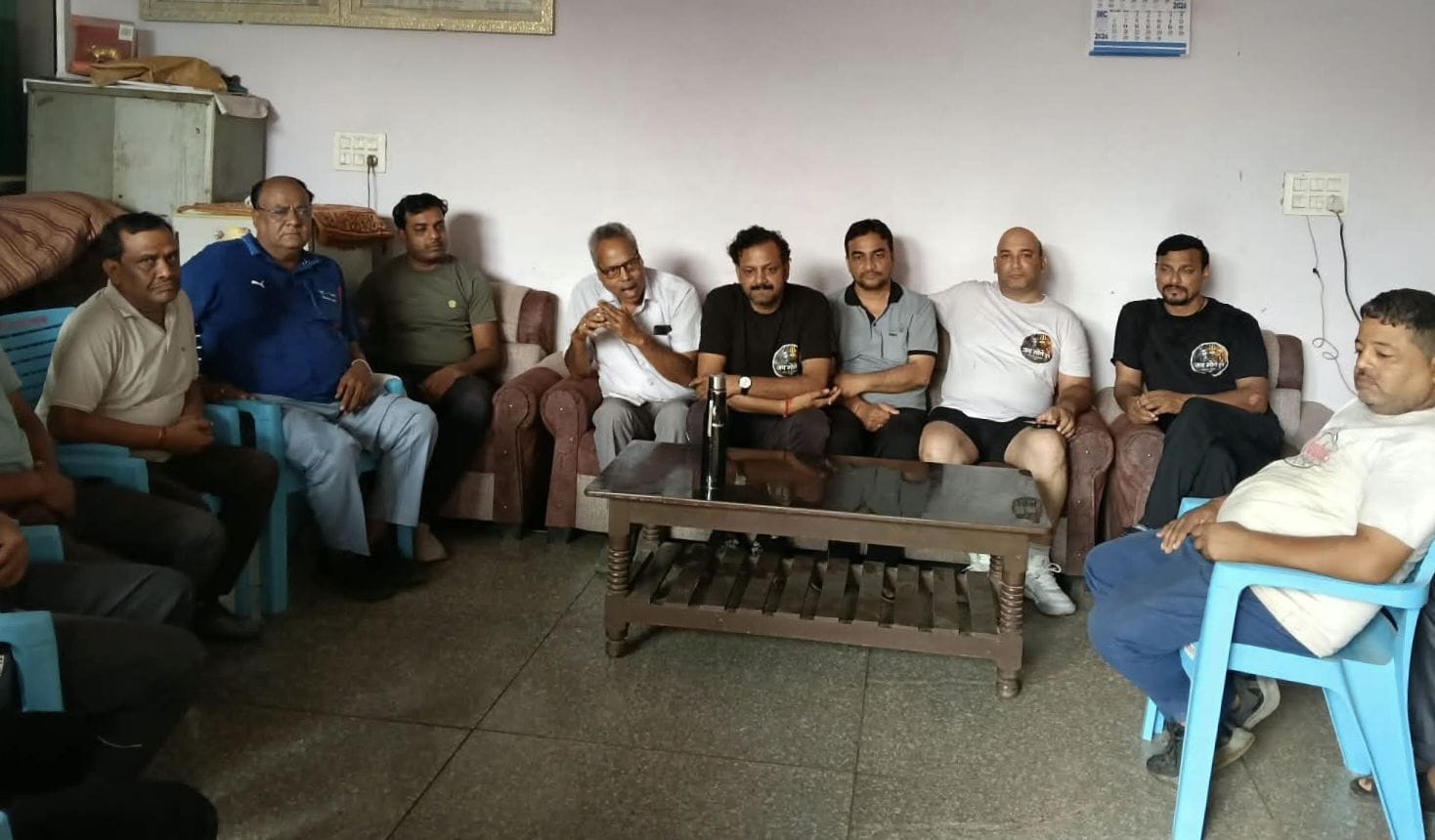 फोटो नंबर-04चुनावी बैठक में भाग लेते श्री गो माता युवा उपचार सेवा समिति के सदस्य। स्रोत: संस्