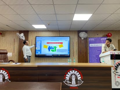 फोटो नंबर- 21बीकेएन कॉलेज में आयोजित कार्यक्रम में विद्यार्थियों को जानकारी देते मुख्य अतिथ