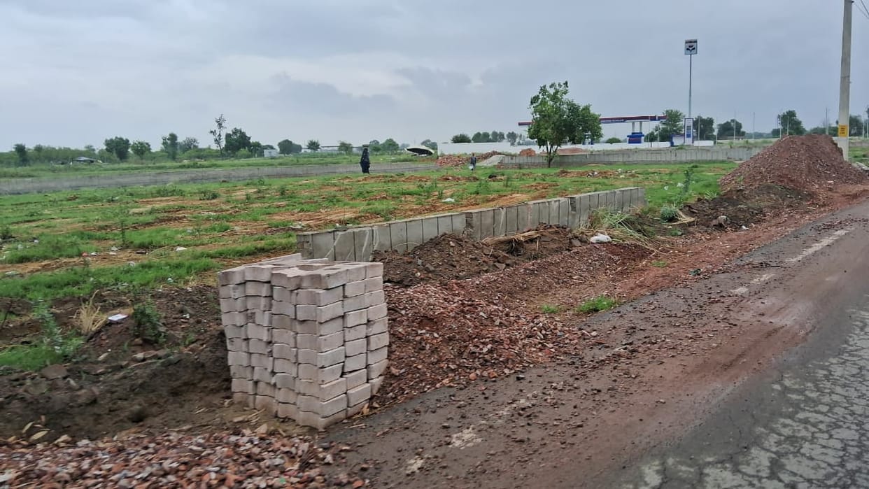 Tiles to be laid along the Kharkhoda-Delhi road.