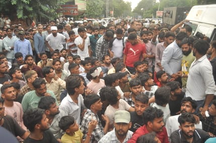 Deepak, injured in the Danauli shooting incident, has died; a commotion ensued for two hours upon the arrival of his body in the village.