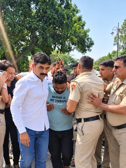 हिसार में नगर पालिका सफाई कर्मचारी संघ हिसार इकाई प्रधान सुरेंद्र उर्फ गोलू को गिरफ्तार कर ले ज