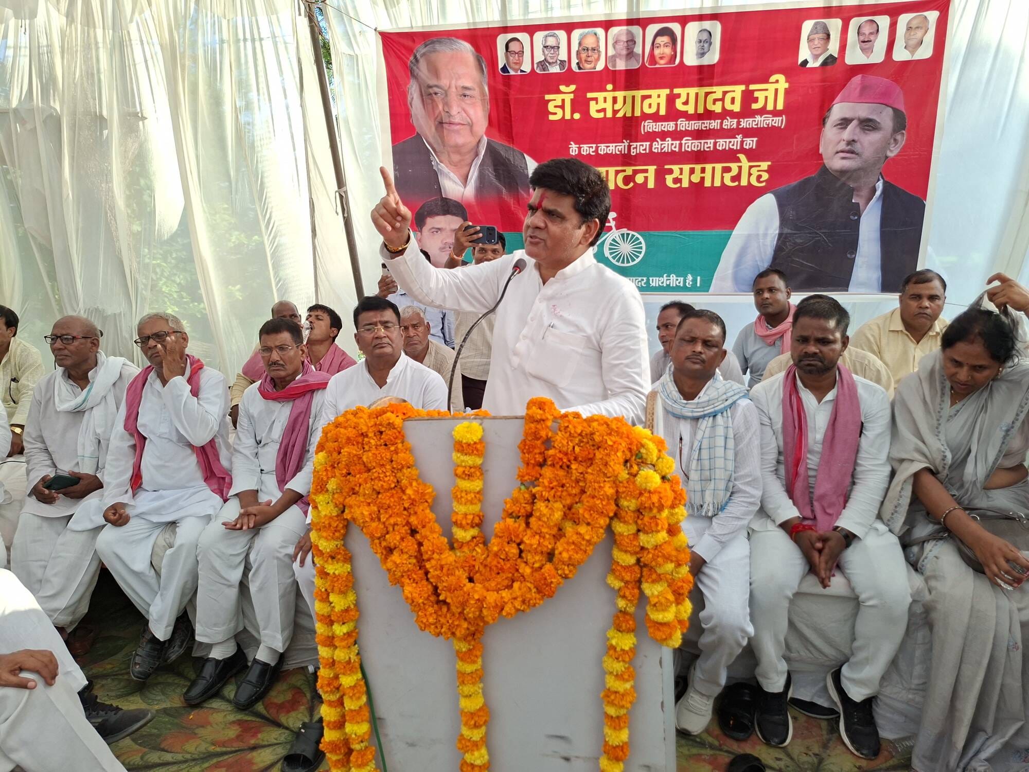 जनसभा को संबोधित करते विधायक डॉ.संग्राम यादव।