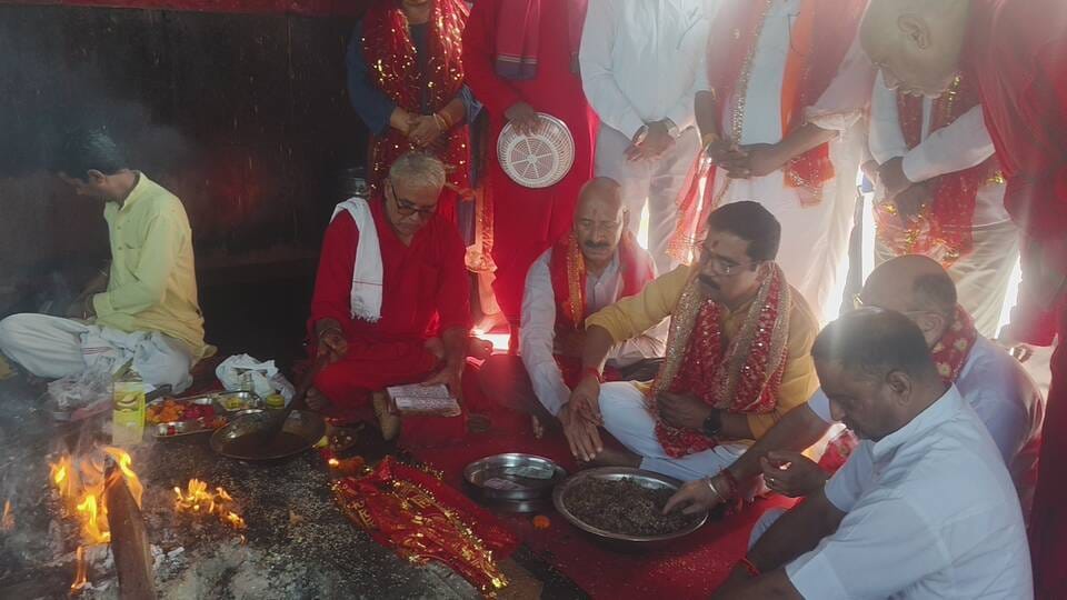 BJP General Secretary offered prayers at Jwalamukhi Temple.