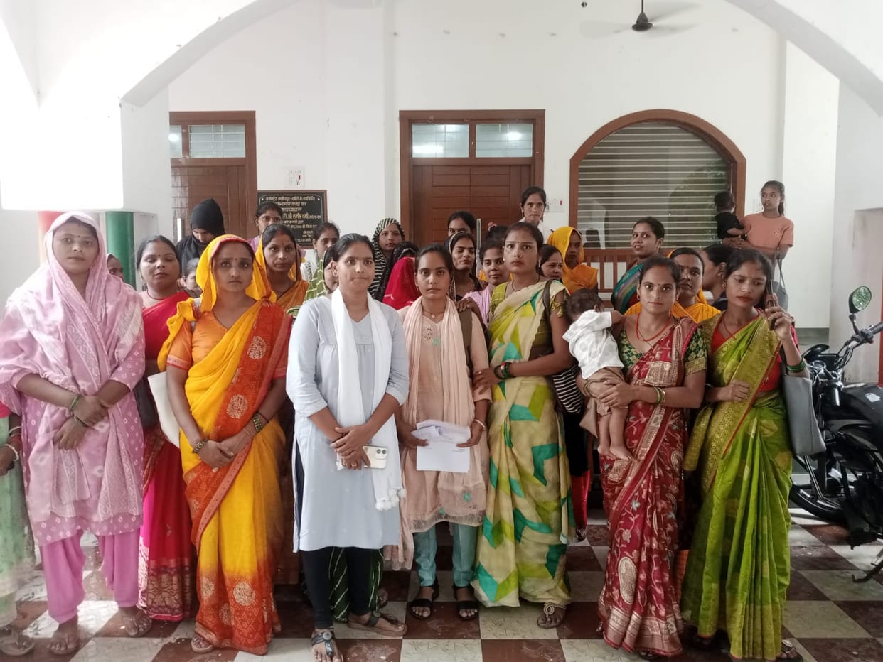 Bank friends surrounded DC office when honorarium was not received