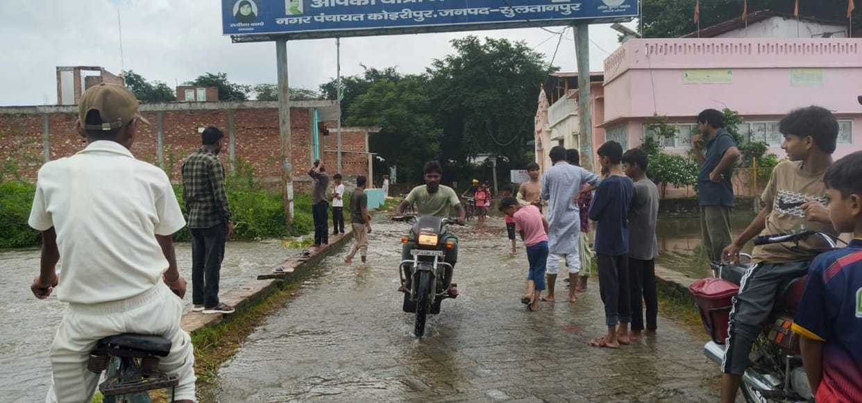 Peeli River surges, water reaches Jalpa Temple stairs
