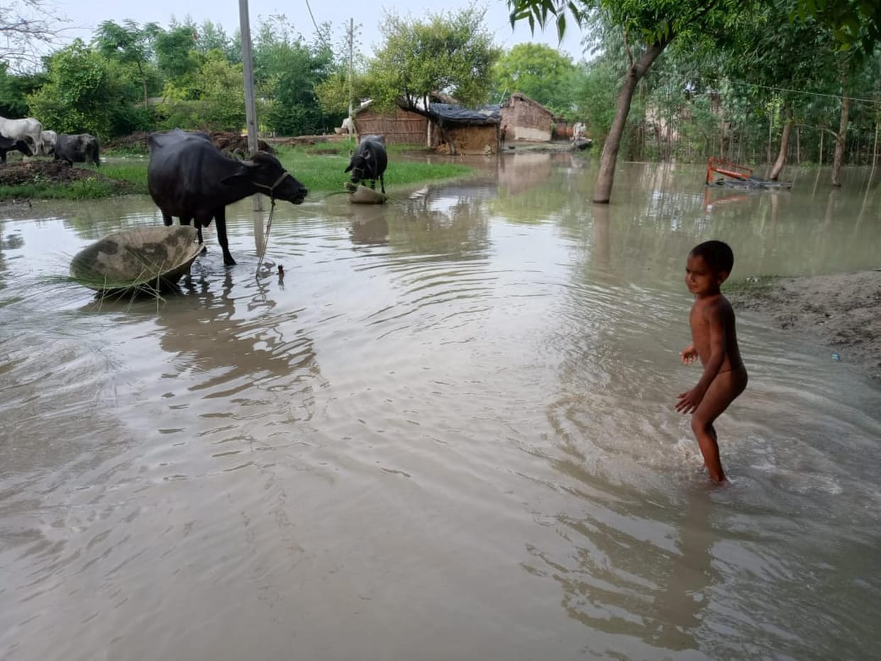 Devastating floods in Mahsi-Mihinpurwa: water enters 20 villages, submerging households.