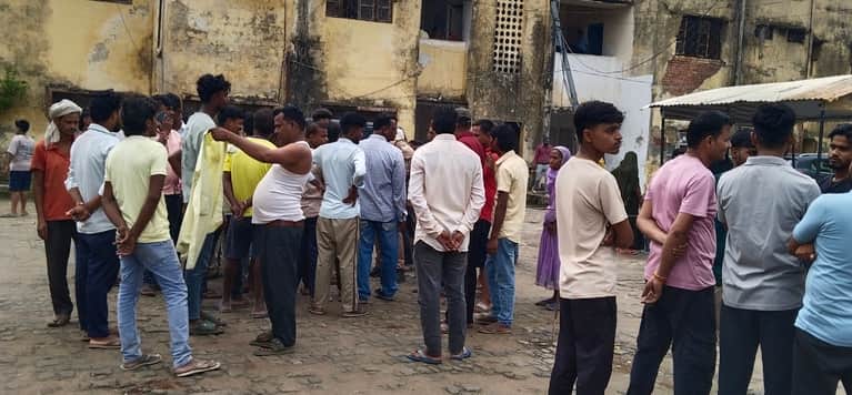Siddharthnagar News: Three-year-old child killed after being hit by a Bolero