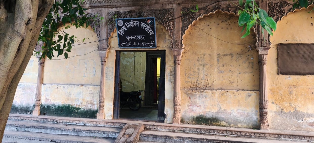Government offices in dilapidated buildings, lives at stake in dilapidated buildings