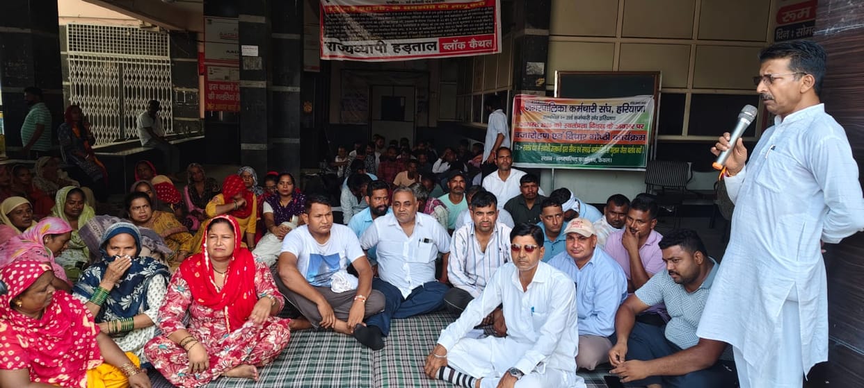 Sanitation workers extended their strike until the 9th; employees did not return to work despite the government's ultimatum.