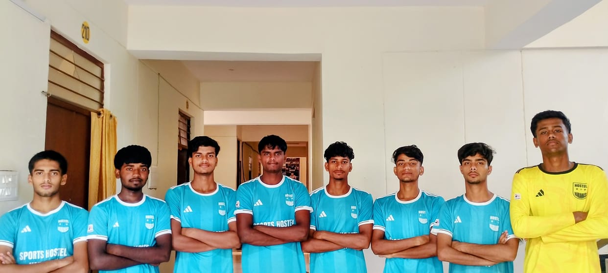 Eight players from the same school in national school football.