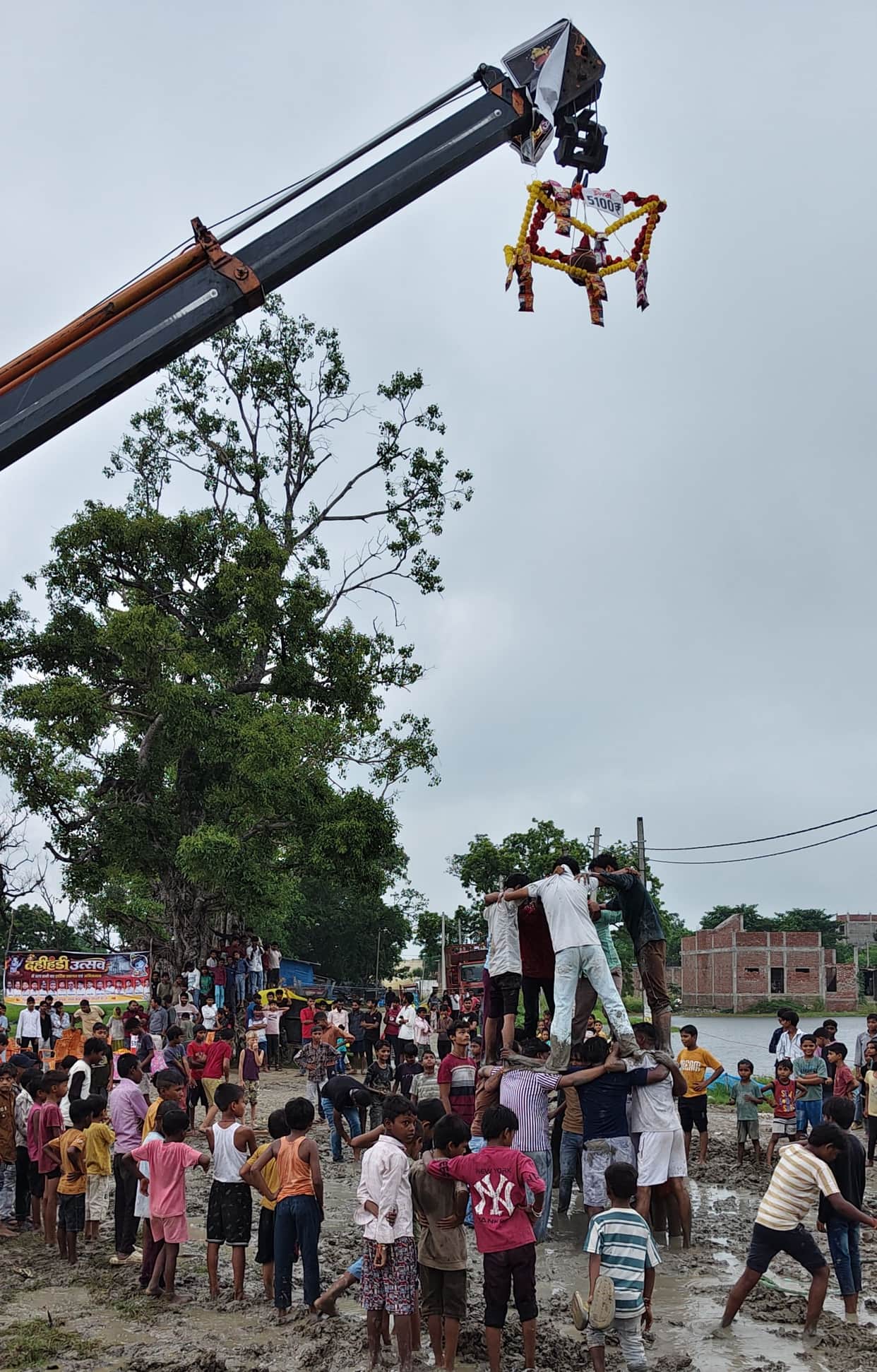Siddharthnagar News: Teams engaged in the 'Matka Phod' challenge; none succeeded by evening