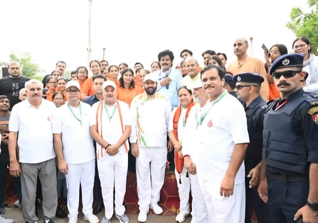 रीजनल सेंटर की छात्राओं का हौंसला बढ़ाते सीएम नायब सैनी व विधायक। स्रोत : कॉलेज