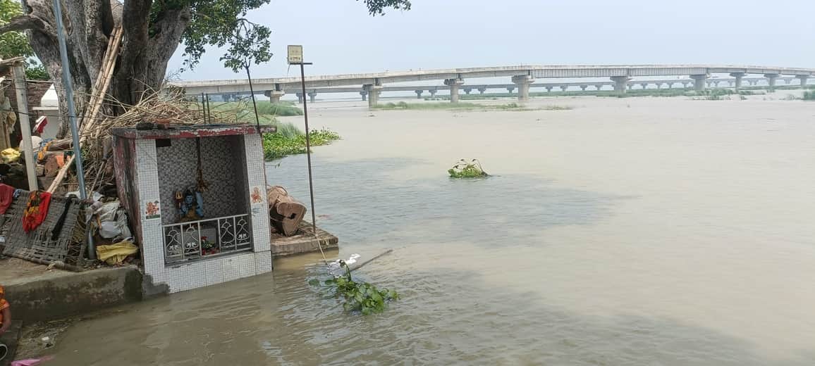 Saryu Villagers keeping night-long vigil shortage of fodder and medicines children facing difficulties