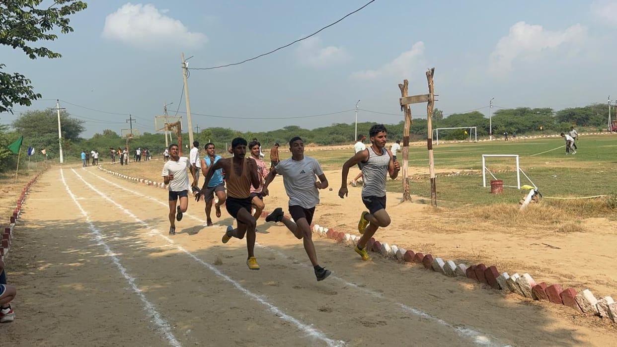 Athletes won 15 medals at the district athletics competition