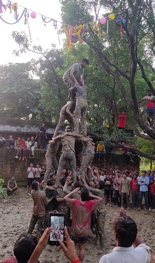 Hinchanpur team wins Dahi-Handi competition