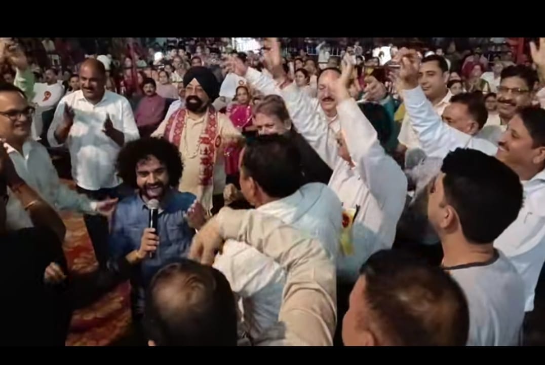 सुरंगानी मेले में पहाड़ी गायक काकु राम ठाकुर : जागरूक पाठक