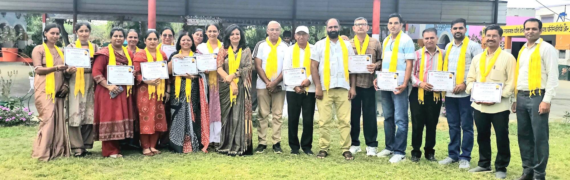 सिरसा। सम्मानित किए गए शिक्षक। स्कूल