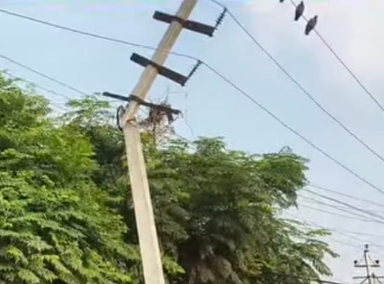 टूटा हुआ बिजली का पोल। संवाद