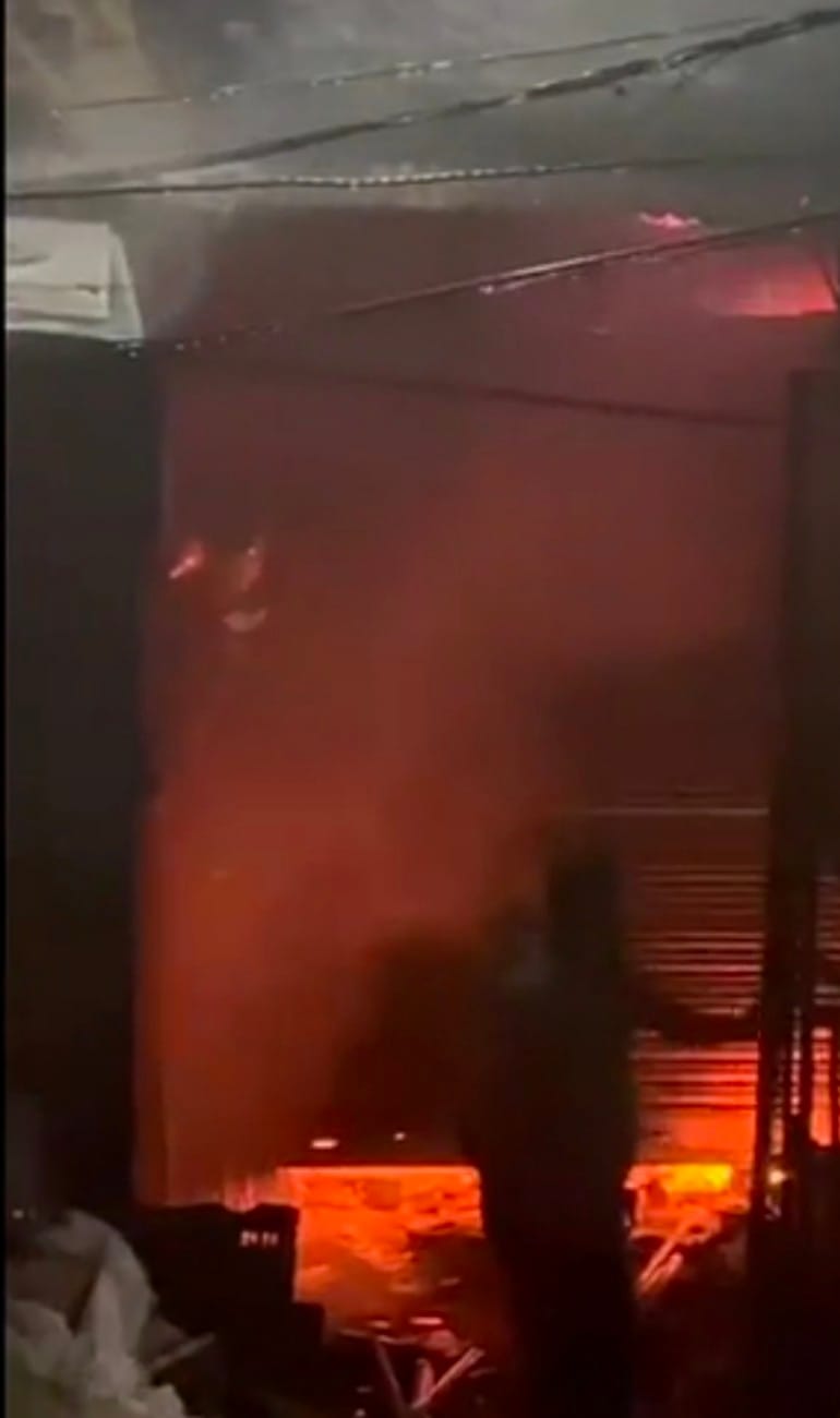 Fire breaks out in electronics shop due to short circuit; goods worth