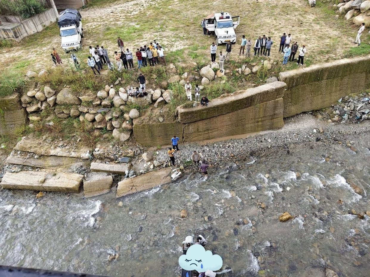 Man dies after being swept away in Thunag ravine