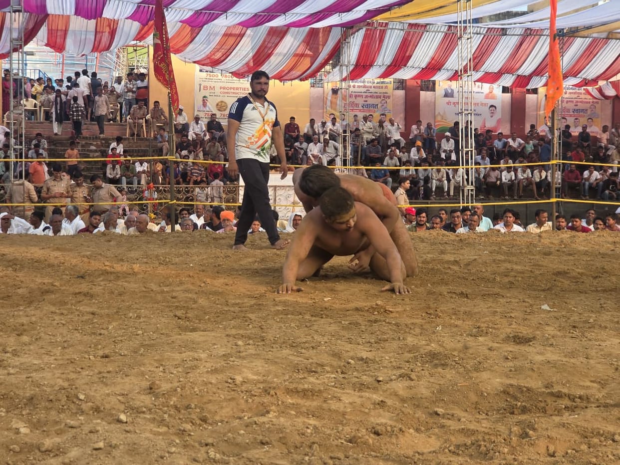 Gorakhpurs Khajla-Halwa fills the air at the Dron Mela; wrestling and shopping draw crowds.