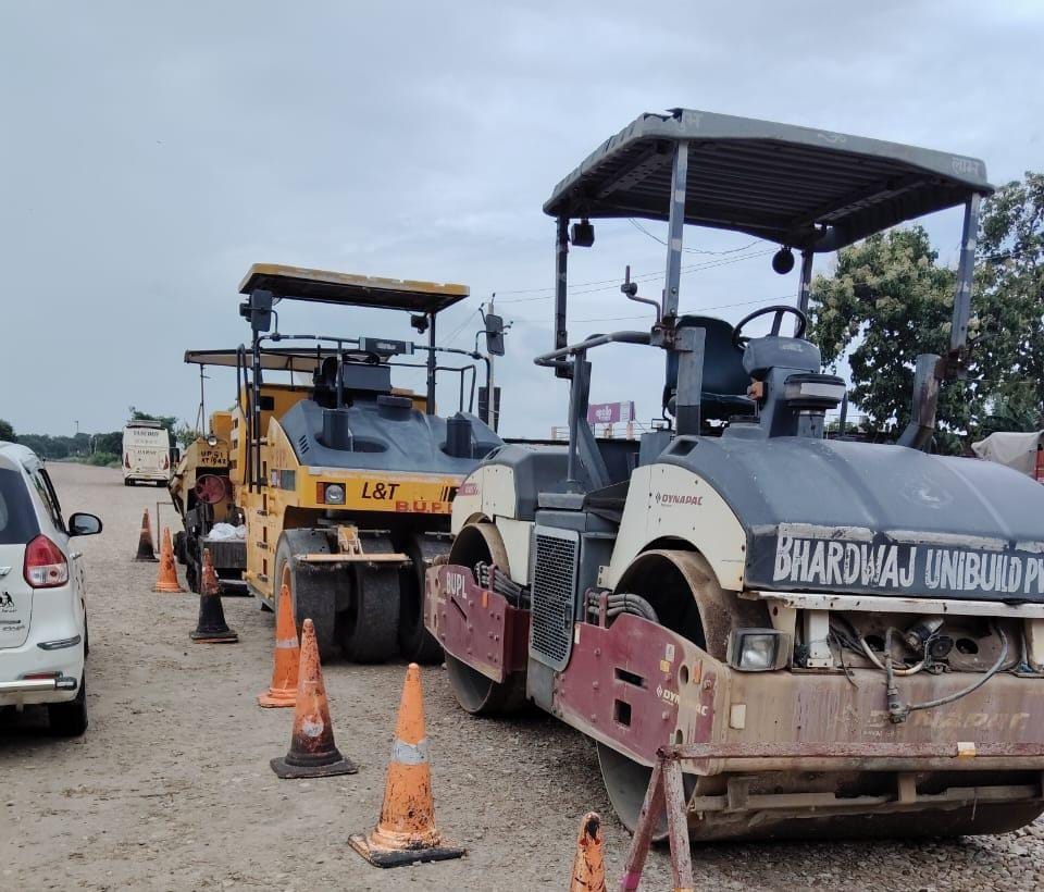 Pitch construction begins on Ugrasen Setu, traffic possible from today