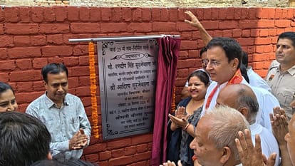 वार्ड 25 में गली का उद्घाटन करते रणदीप सिंह सुरजेवाला। विज्ञप्ति