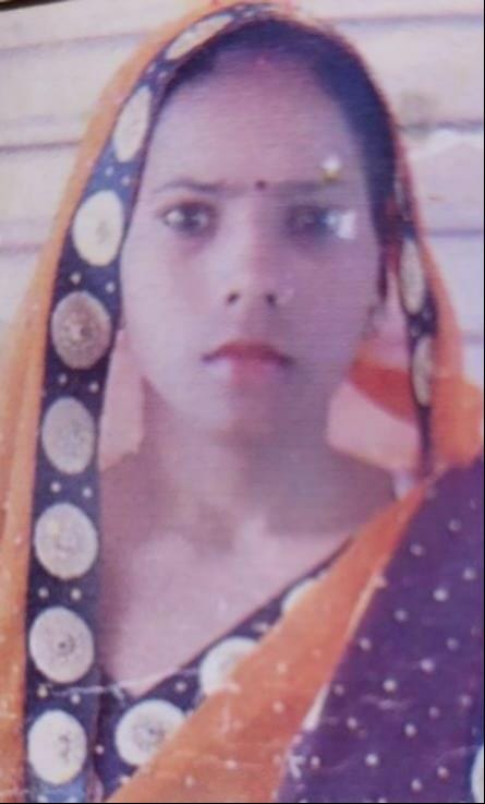 Panchayat at the post-mortem house after the death of the woman