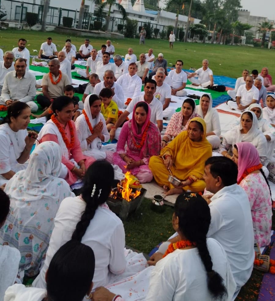Healthy life possible with regular yoga: Amar