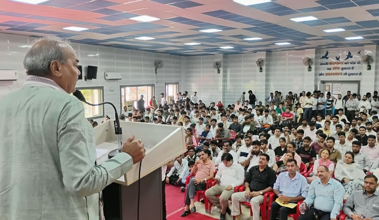 800 youths attended the job fair; 750 received appointment letters on the spot.