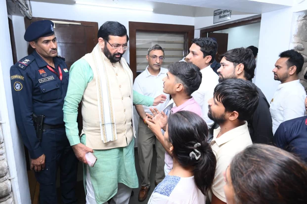 LCLO employees met the CM.