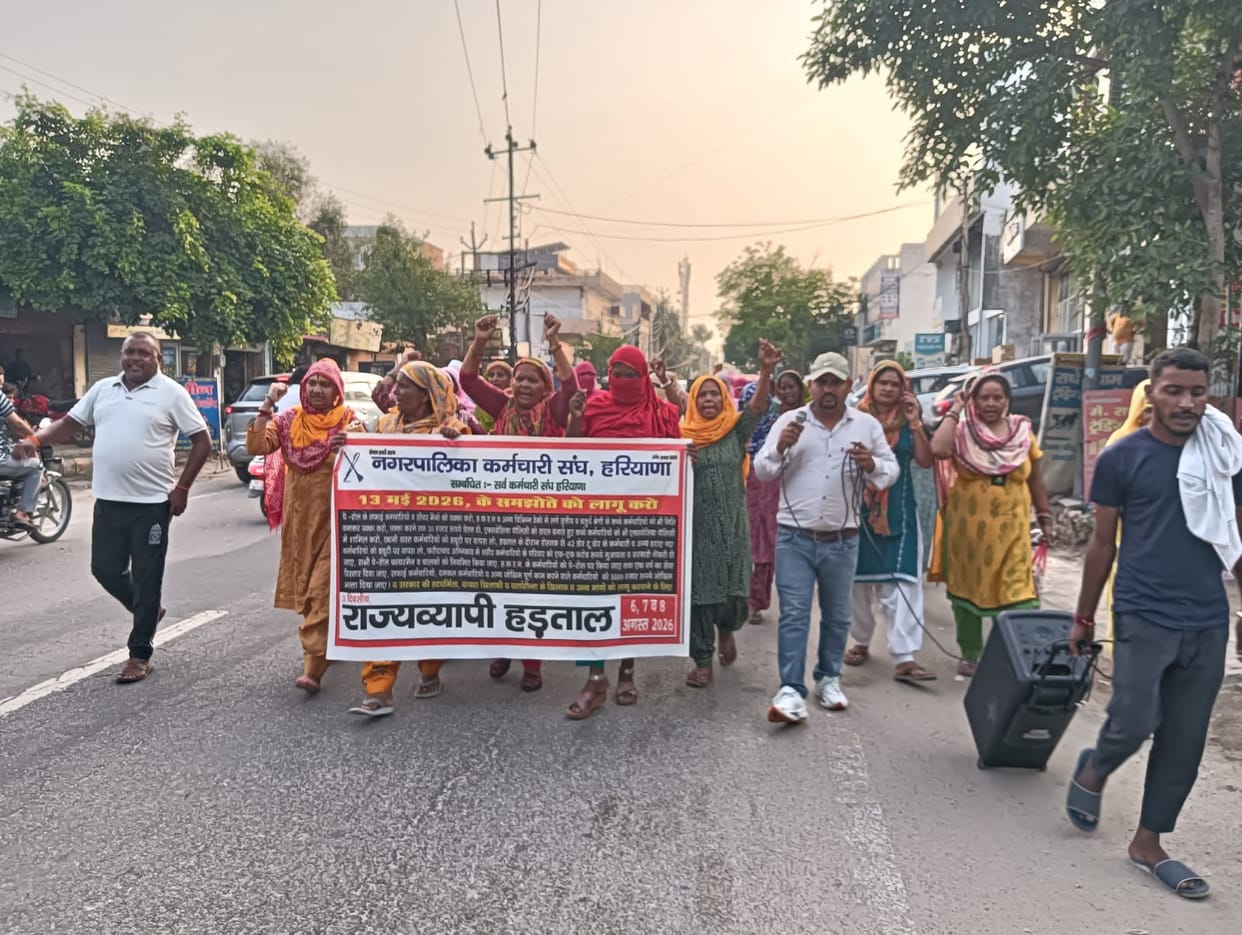 EO and SI arrived to serve notices to employees; employees protested.