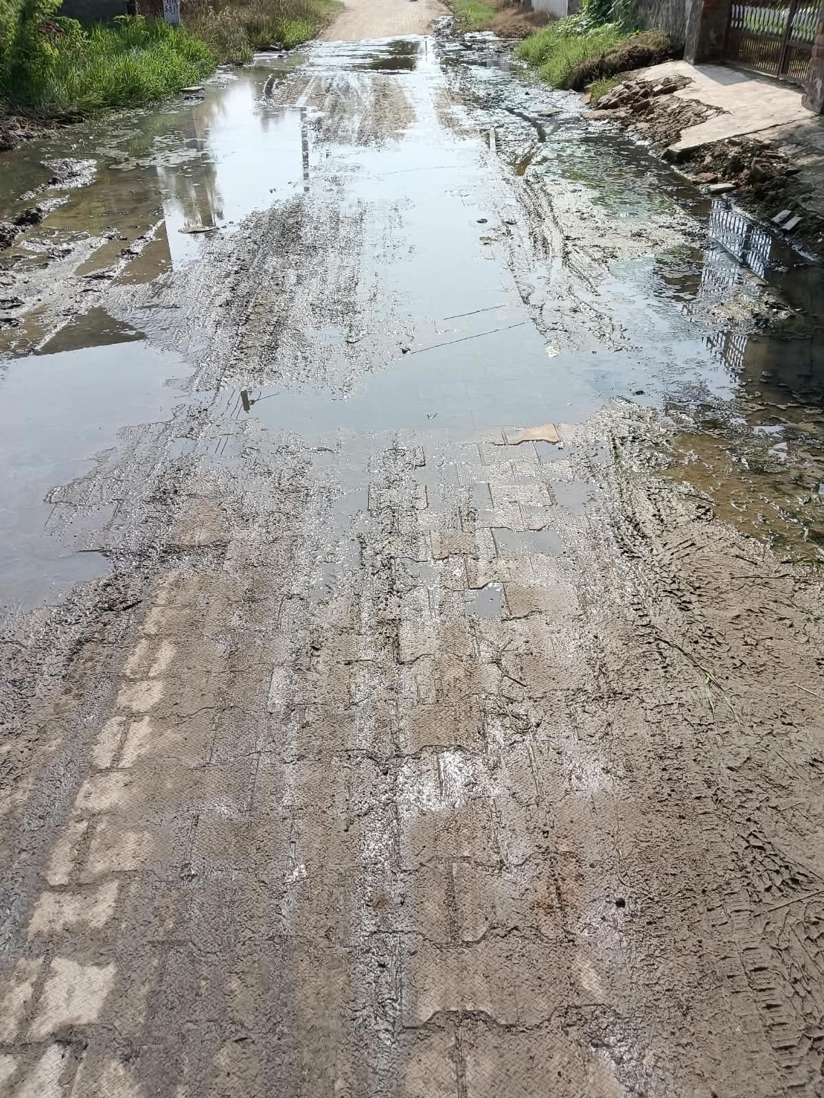 ommuters face inconvenience due to lack of drainage on