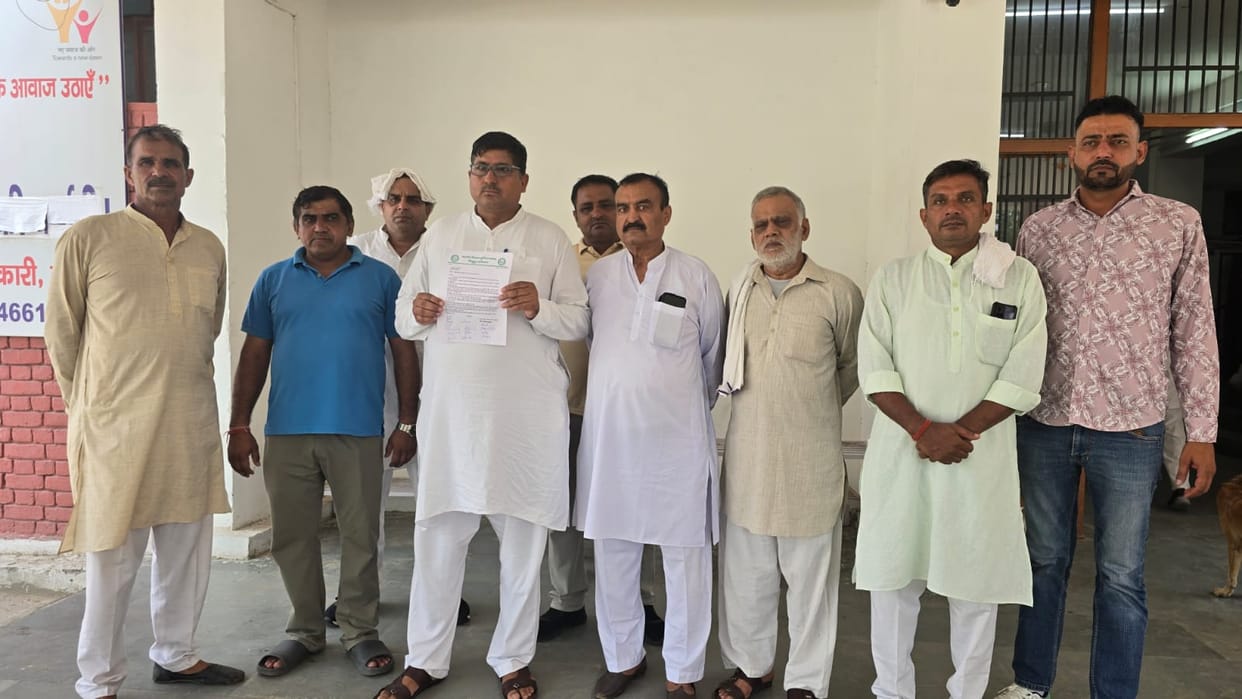 Farmers submitted a memorandum regarding their demands.