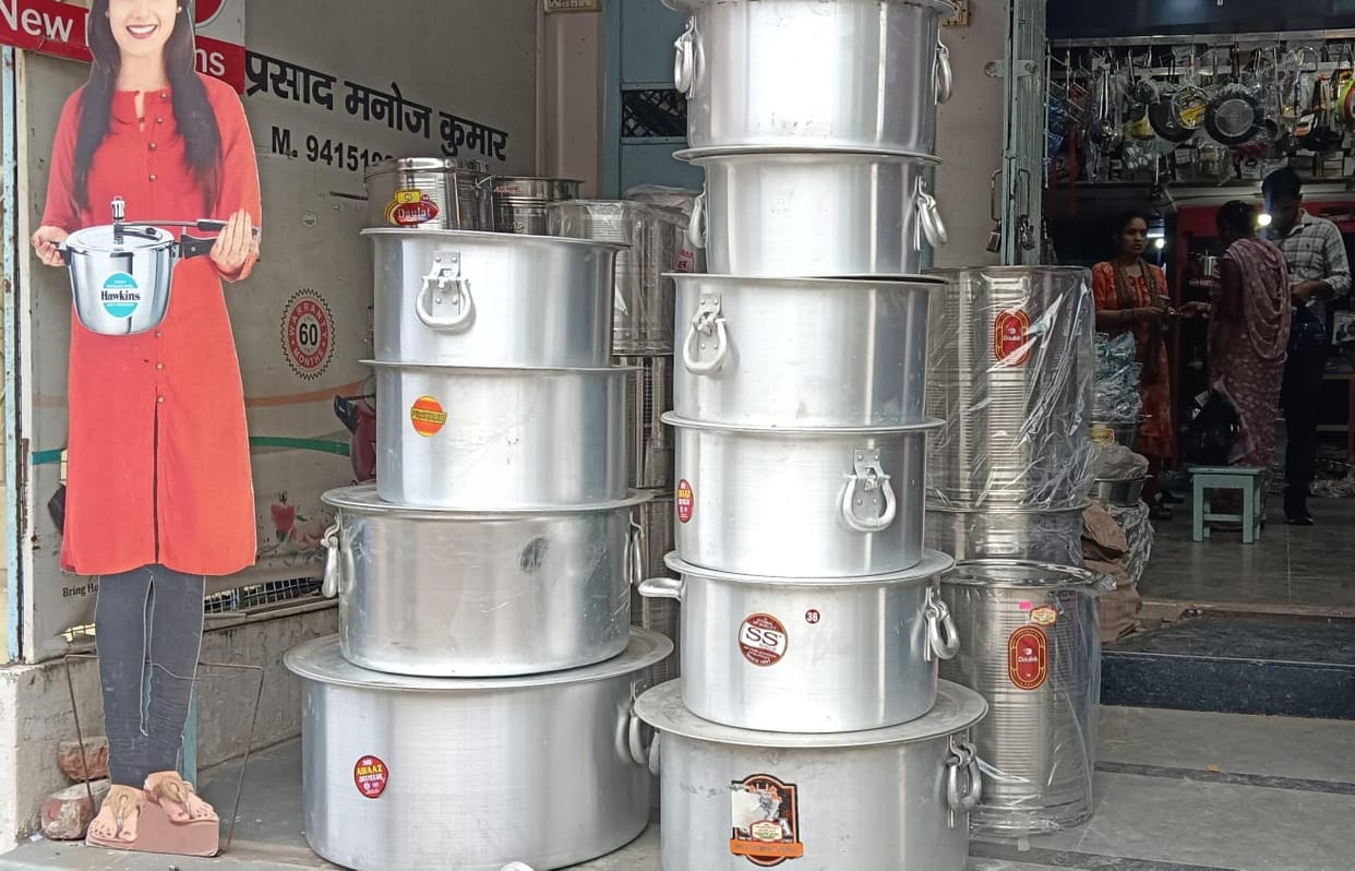 Aluminium prices fell; utensil market picked up.