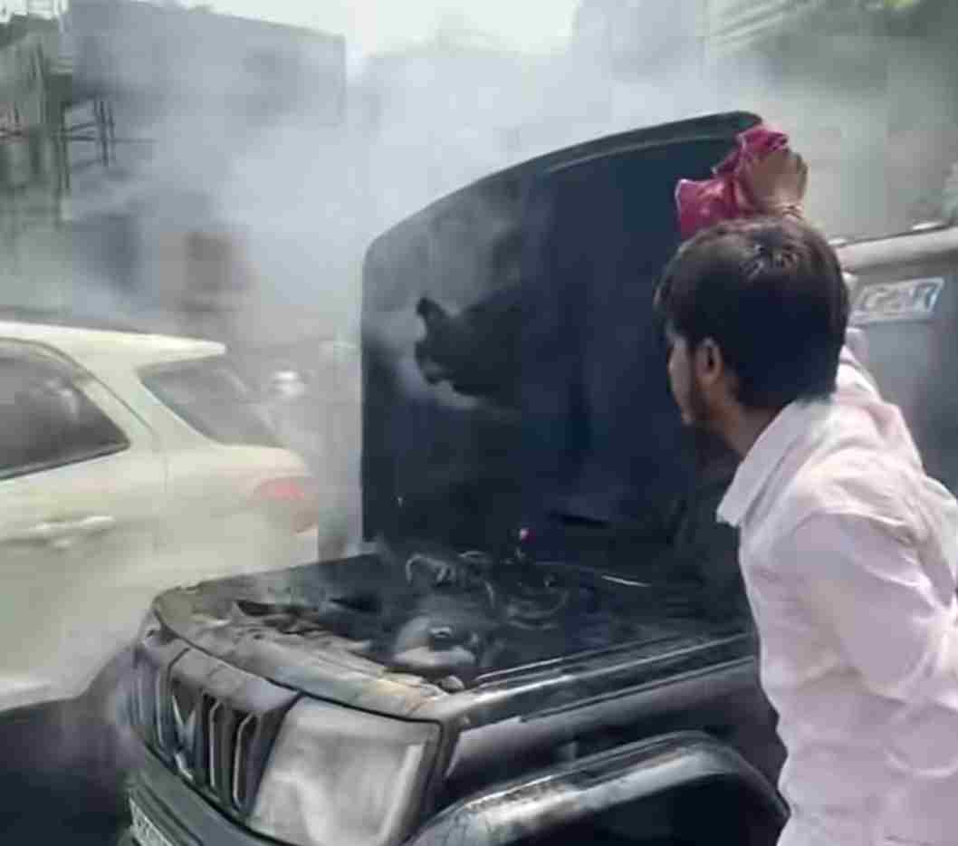 Fire breaks out in a Bolero parked by the roadside near the bus stand.