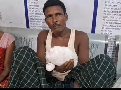 ब्लास्ट में घायल व्यक्ति