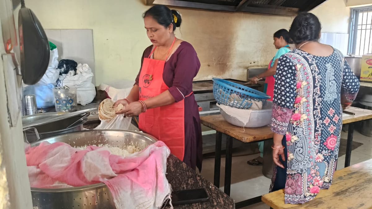 Yamuna Nagar News: कैंटीन चलाकर महिलाएं बन रहीं आत्मनिर्भर