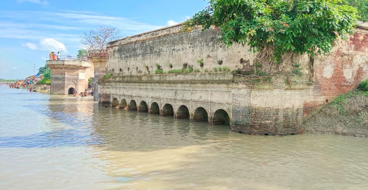 Raebareli News: गंगा में उफान से सहमे लोग