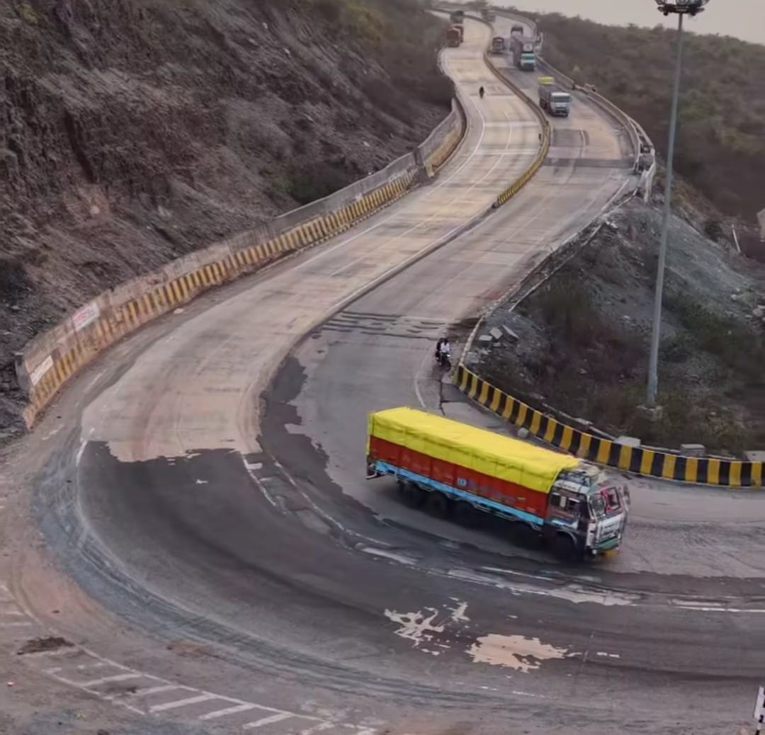 Drummondganj: Journey of death at Barka Mod; more than 60 people die in road accidents every year.
