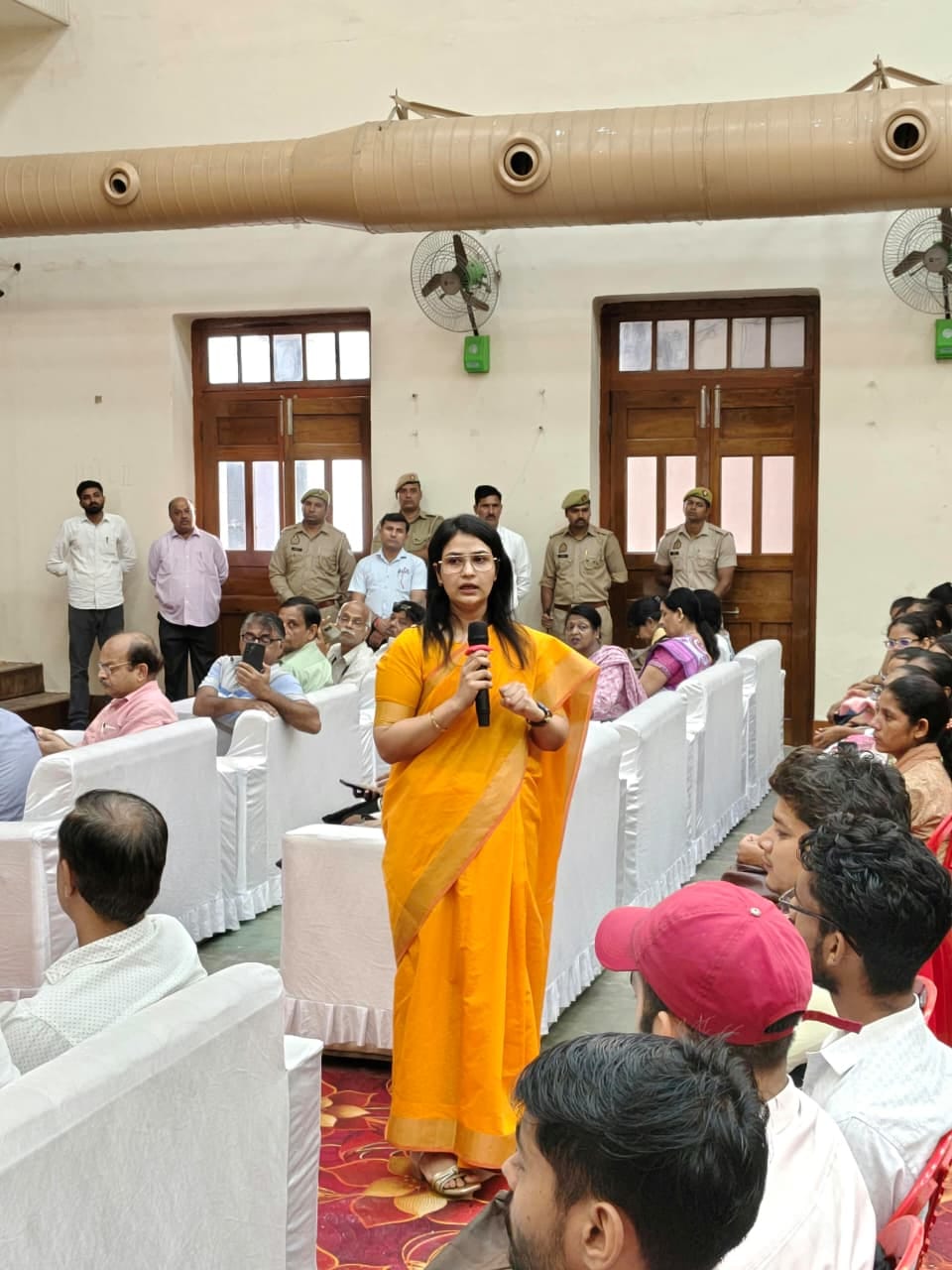 एसएसवी डिग्री कॉलेज में आयोजित कार्यक्रम में बोलती डीएम। स्रोत: विभाग