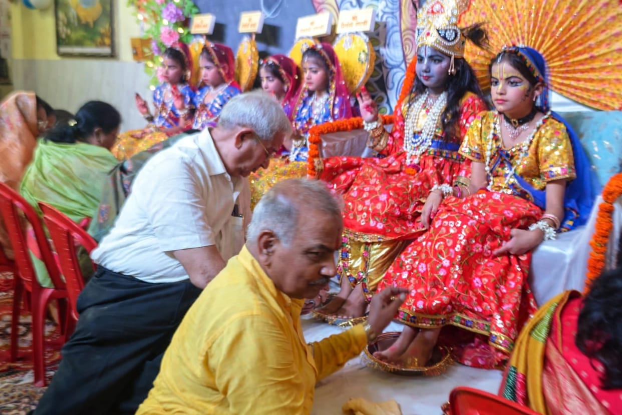 Worship of Krishna's eight friends with chanting of mantras