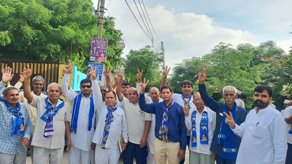 Party workers arrived at the BSP's Sohna event.