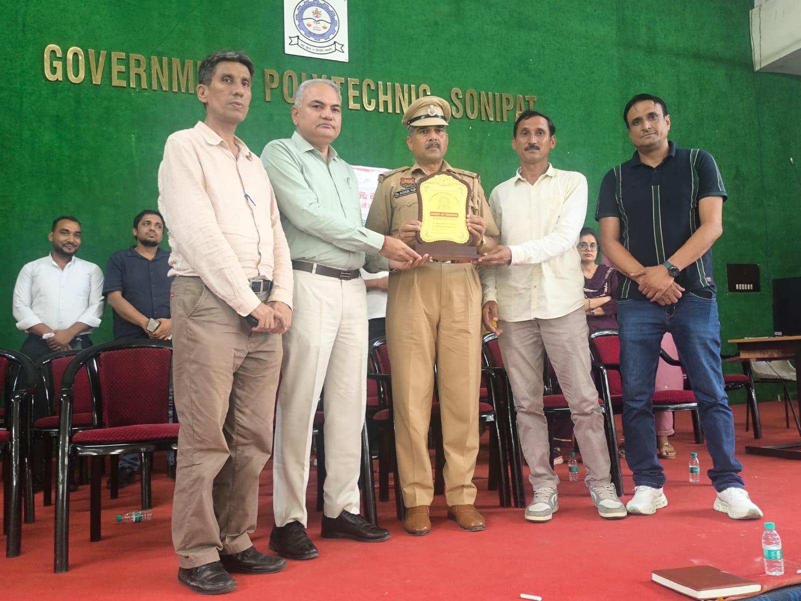 फोटो : सोनीपत के राजकीय बहुतकनीकी संस्थान में नशा रोकथाम एवं जागरूकता अभियान के दौरान हरियाणा स