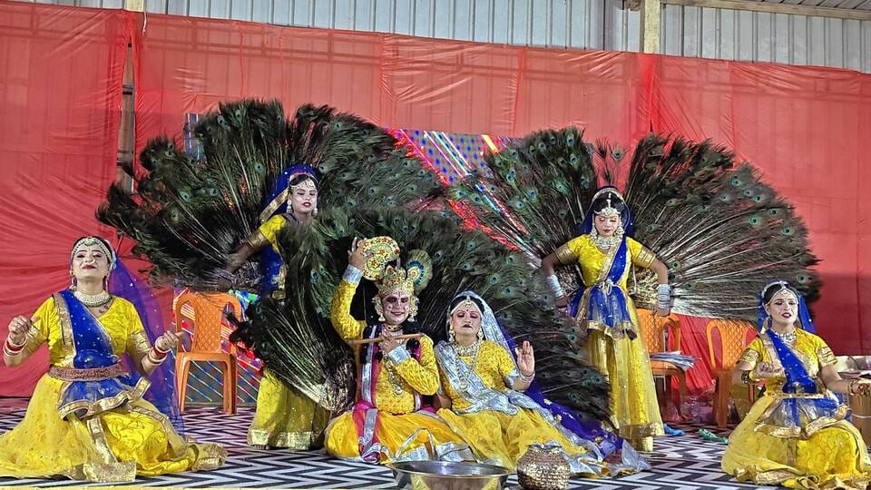 Radha-Krishna tableaux decorated in Kansa fair, cultural presentations enthralled people